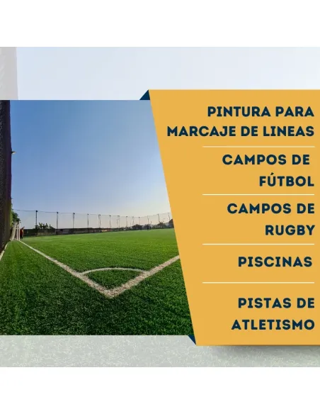 Máquina de marcaje aplicando pintura en un campo de fútbol